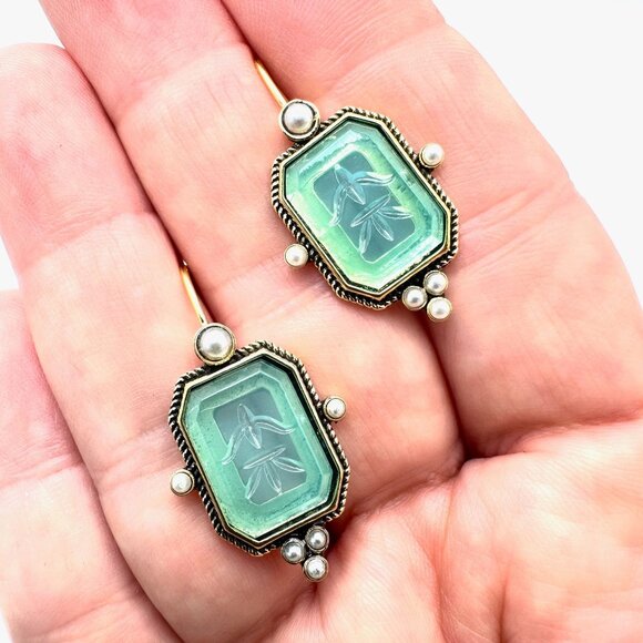 Blue Intaglio Glass Pearl Gold Plated Pierced 1.5 Inch Earrings Vintage Style - Picture 4 of 6